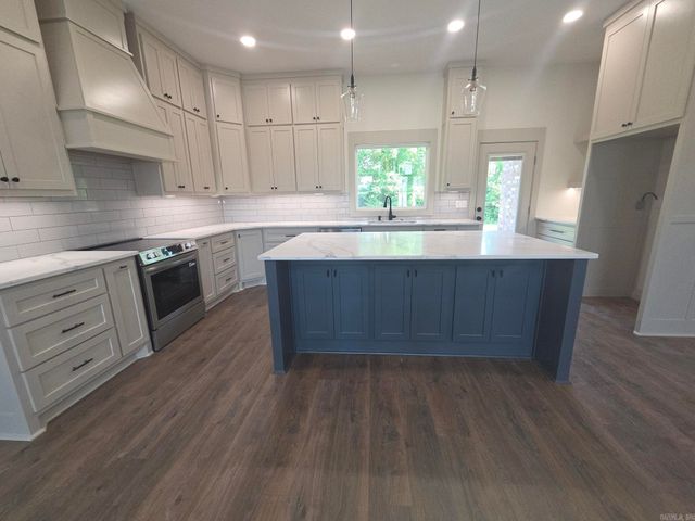 1901 Secretariat Way, Searcy, AR 72143