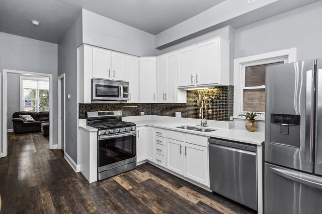 3339 W Le Moyne Street, Chicago, IL 60651