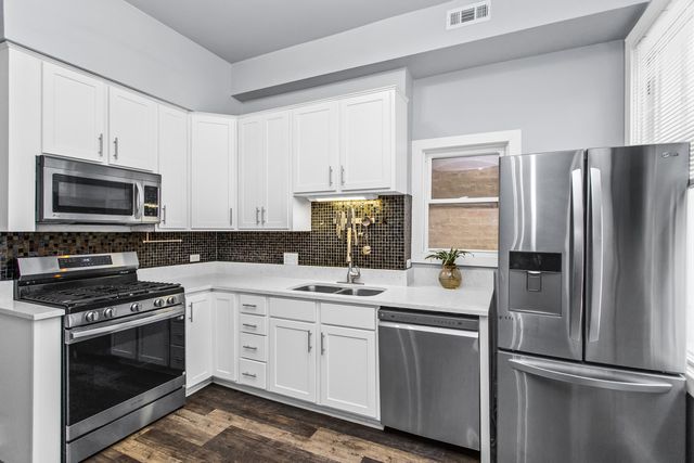 3339 W Le Moyne Street, Chicago, IL 60651