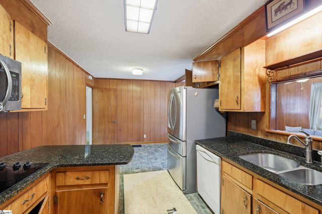 8 Woodridge Drive, Greenville, SC 29611