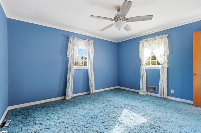 8 Woodridge Drive, Greenville, SC 29611