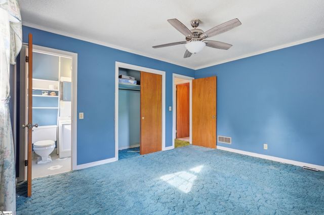 8 Woodridge Drive, Greenville, SC 29611