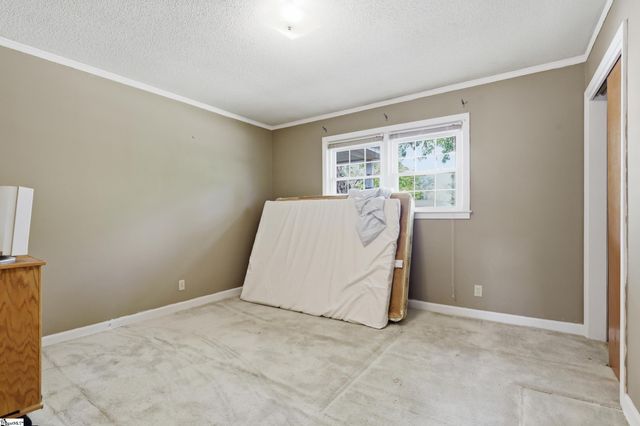 8 Woodridge Drive, Greenville, SC 29611