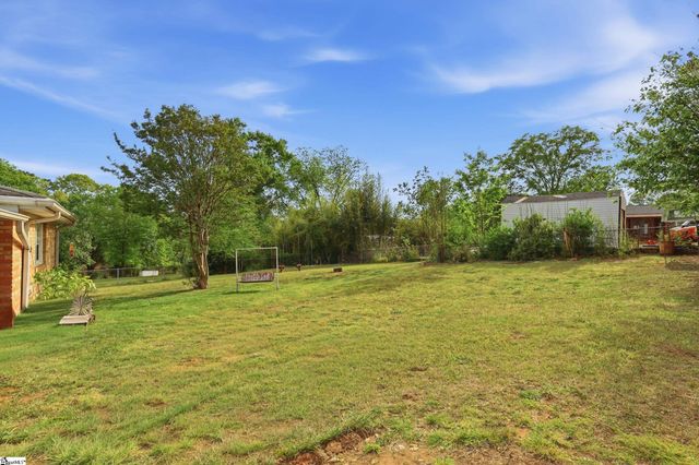 8 Woodridge Drive, Greenville, SC 29611