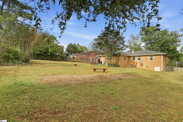 8 Woodridge Drive, Greenville, SC 29611