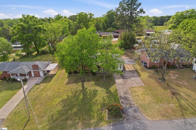 8 Woodridge Drive, Greenville, SC 29611