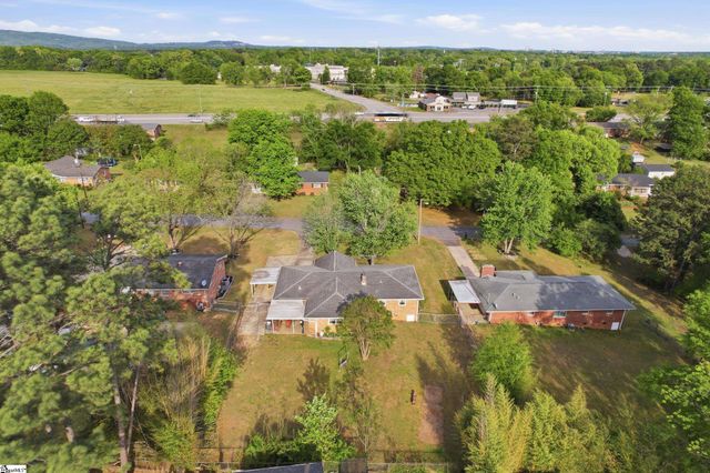 8 Woodridge Drive, Greenville, SC 29611