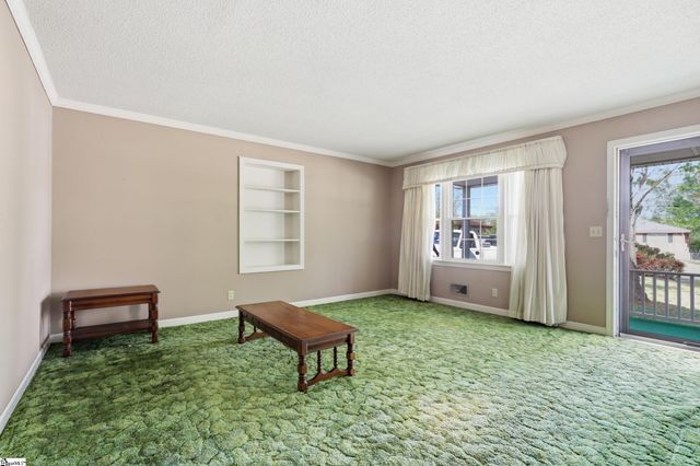 8 Woodridge Drive, Greenville, SC 29611