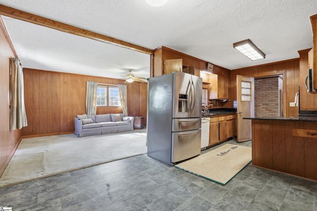 8 Woodridge Drive, Greenville, SC 29611