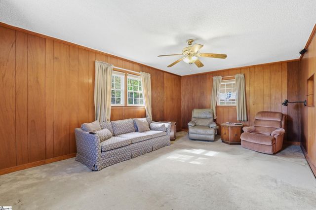 8 Woodridge Drive, Greenville, SC 29611