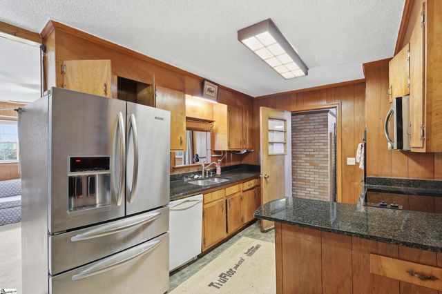 8 Woodridge Drive, Greenville, SC 29611
