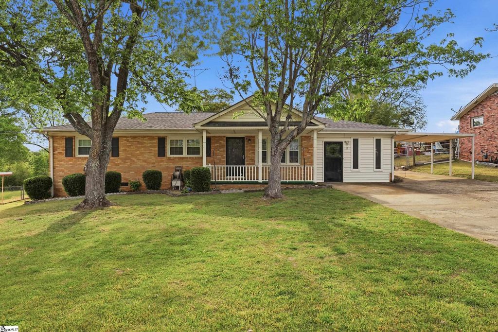8 Woodridge Drive, Greenville, SC 29611