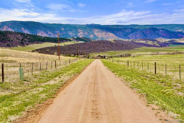 1 S Perry Park Road, Larkspur, CO 80118