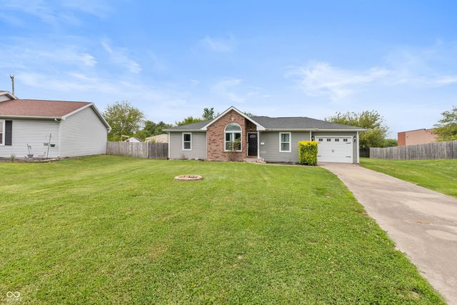 1122 Cottage Circle, Seymour, IN 47274