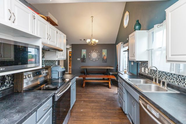 1122 Cottage Circle, Seymour, IN 47274