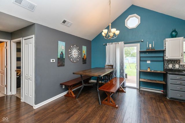 1122 Cottage Circle, Seymour, IN 47274