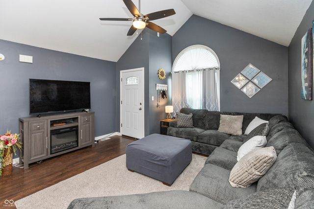 1122 Cottage Circle, Seymour, IN 47274