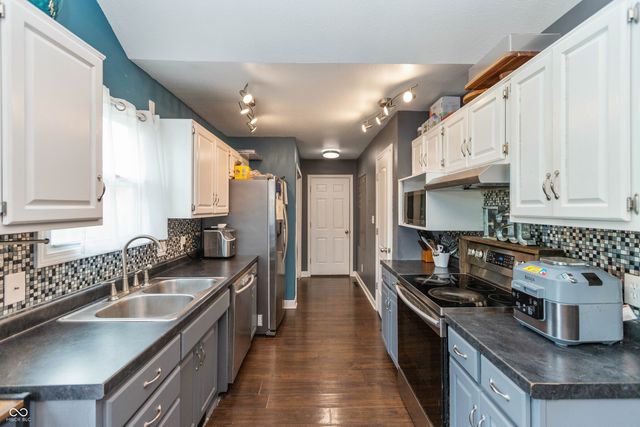 1122 Cottage Circle, Seymour, IN 47274