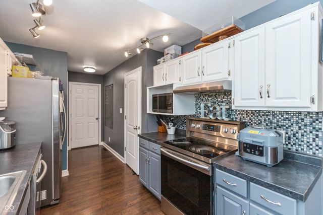 1122 Cottage Circle, Seymour, IN 47274