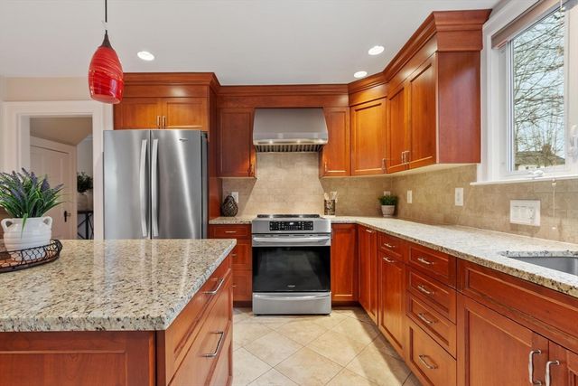 70 Ardsmoor Rd, Melrose, MA 02176