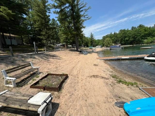 2341 Lakeview Avenue, Traverse City, MI 49696