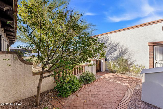 621 S Los Rubies Circle, Green Valley, AZ 85614