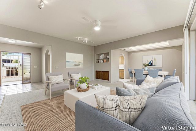 621 S Los Rubies Circle, Green Valley, AZ 85614