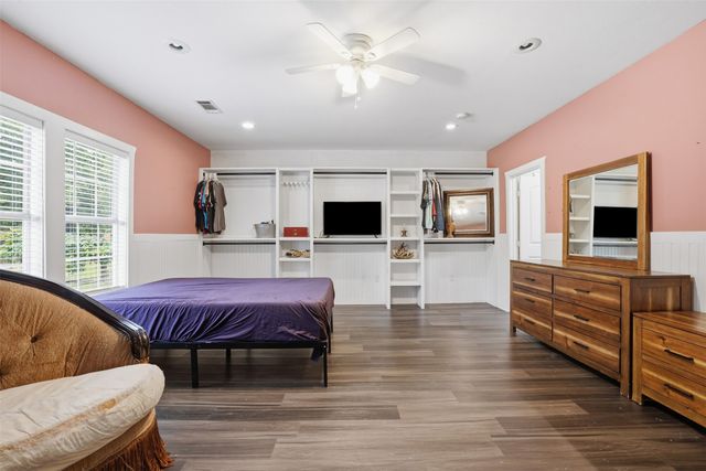 1724 E Crestway Drive, West Tawakoni, TX 75474