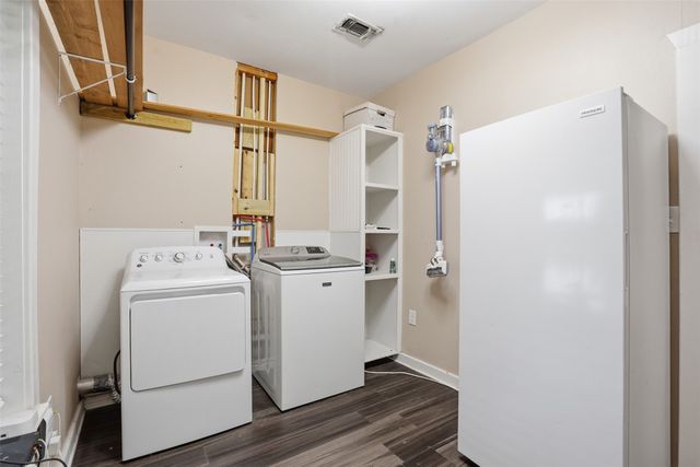 1724 E Crestway Drive, West Tawakoni, TX 75474