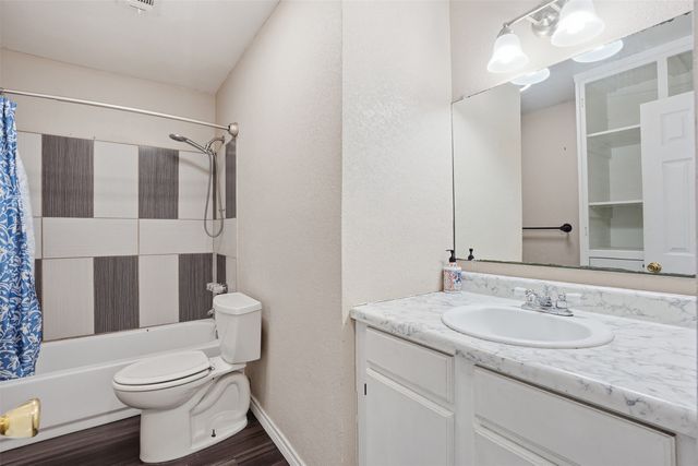 1724 E Crestway Drive, West Tawakoni, TX 75474