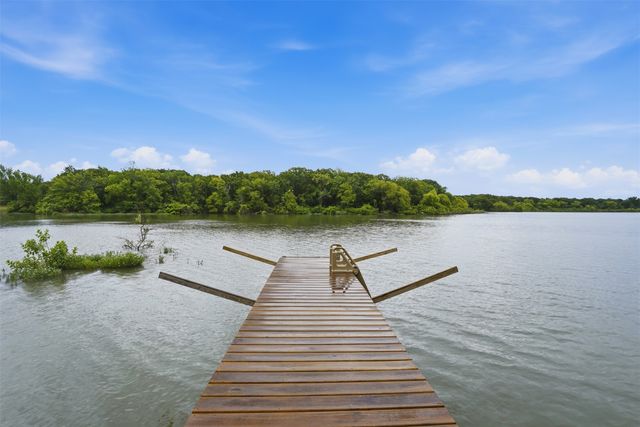 1724 E Crestway Drive, West Tawakoni, TX 75474