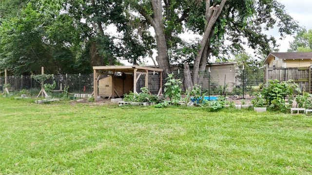 1724 E Crestway Drive, West Tawakoni, TX 75474