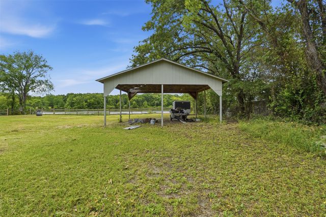1724 E Crestway Drive, West Tawakoni, TX 75474