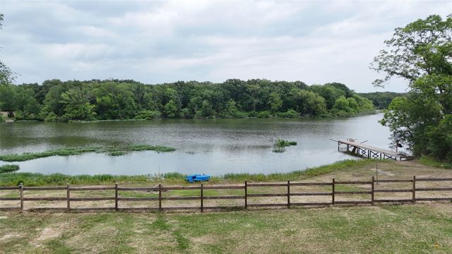 1724 E Crestway Drive, West Tawakoni, TX 75474