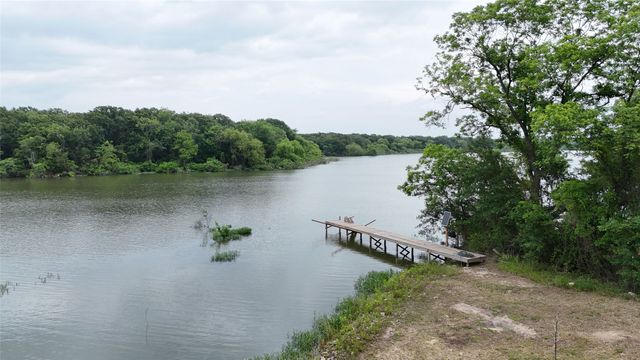 1724 E Crestway Drive, West Tawakoni, TX 75474