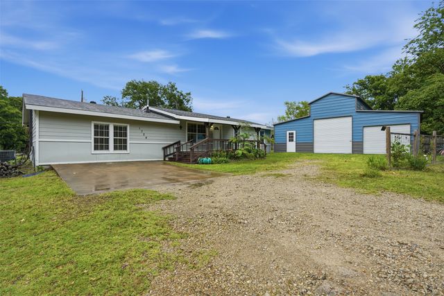 1724 E Crestway Drive, West Tawakoni, TX 75474