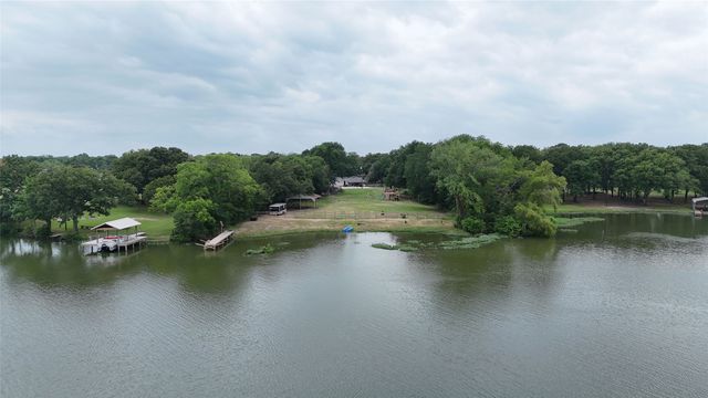 1724 E Crestway Drive, West Tawakoni, TX 75474