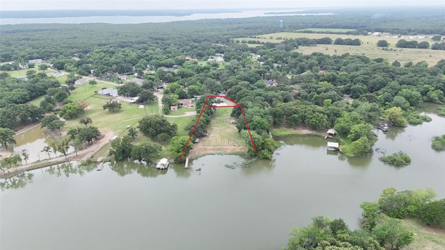 1724 E Crestway Drive, West Tawakoni, TX 75474