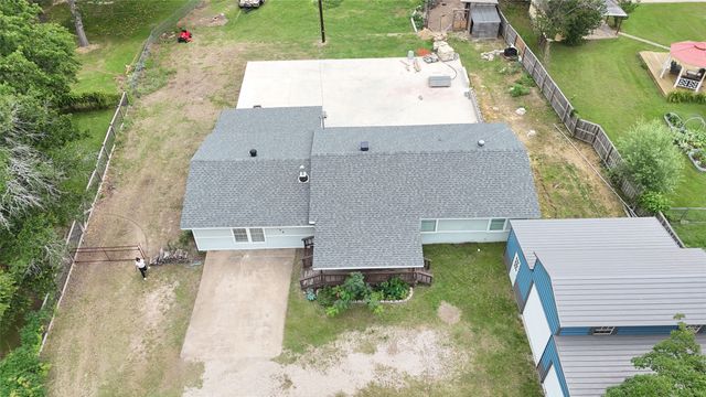 1724 E Crestway Drive, West Tawakoni, TX 75474