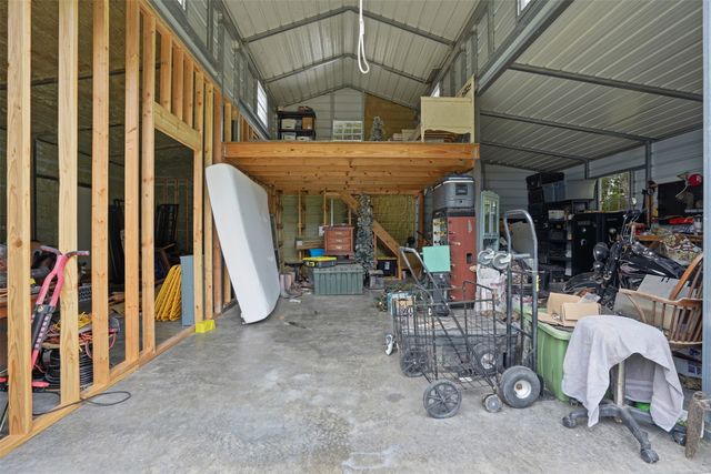 1724 E Crestway Drive, West Tawakoni, TX 75474