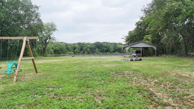 1724 E Crestway Drive, West Tawakoni, TX 75474