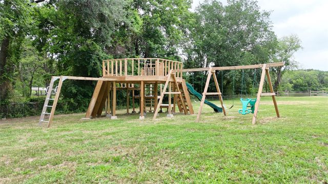 1724 E Crestway Drive, West Tawakoni, TX 75474