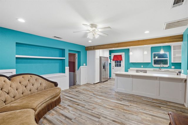 1724 E Crestway Drive, West Tawakoni, TX 75474