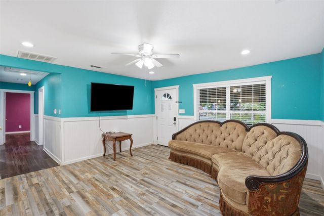 1724 E Crestway Drive, West Tawakoni, TX 75474