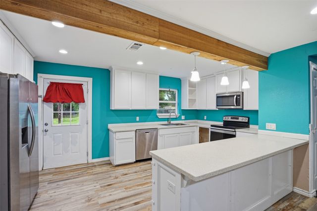 1724 E Crestway Drive, West Tawakoni, TX 75474