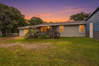 1724 E Crestway Drive, West Tawakoni, TX 75474