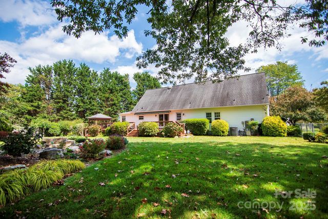 132 Serenity Circle, Hendersonville, NC 28792