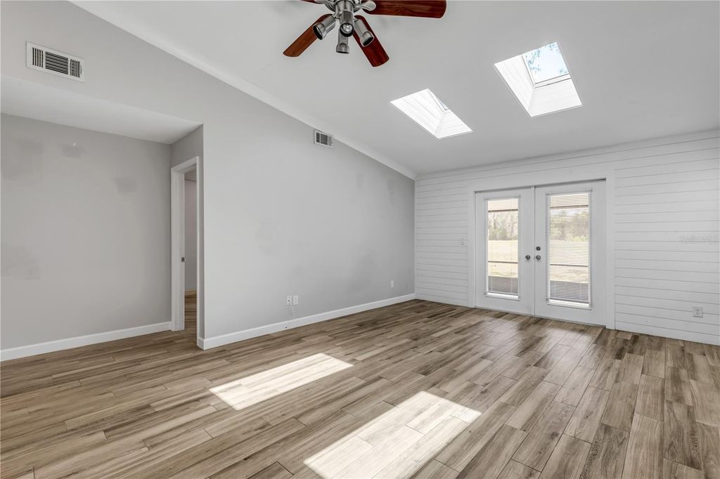 Image 7 of property listing at 240 BOB WHITE COURT 240, Daytona Beach, FL 32119