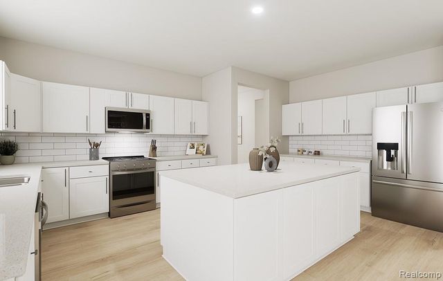 61753 Courtland Drive, South Lyon, MI 48178