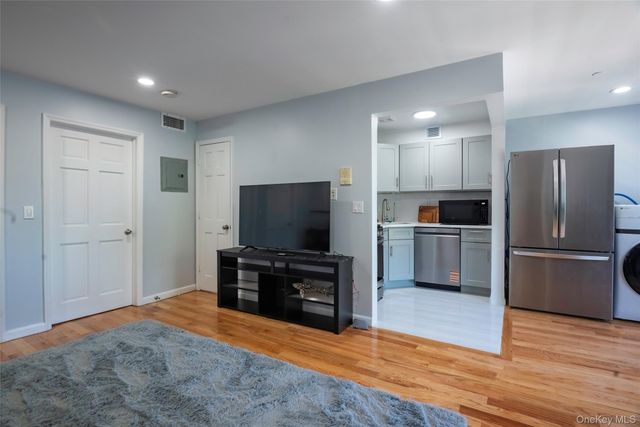 103-02 42nd Avenue 4D, Corona, NY 11368